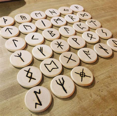 Woodem rune set